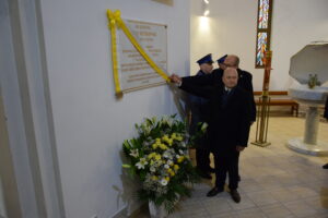 Zdjęcie odsłonięcia tablicy pamiątkowe